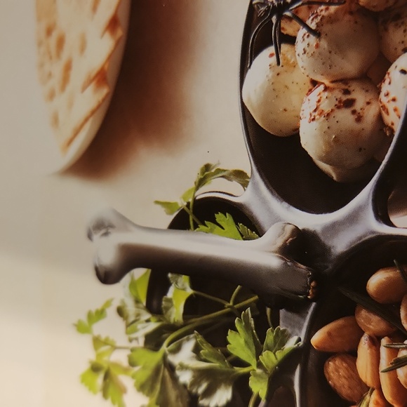 Halloween 3 Section Skull Server With Handle. NEW IN BOX - Picture 3 of 3